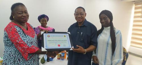 Award presentation to Carribbean School of Health Technology during the Stakeholders meeting at Yaba Lagos.-min