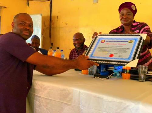 Presentation of award to HOD of Rivers State College of Health Tech, Portharcourt.-min